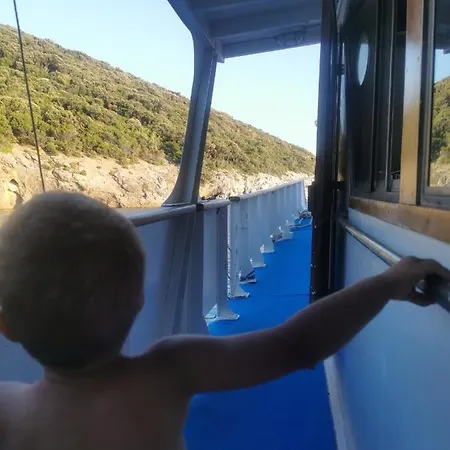 Motor Yacht Cadabra * Supetarska Draga