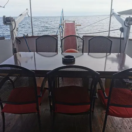 Motor Yacht Cadabra Supetarska Draga